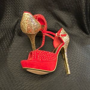 Mascotte Red & Gold 5.5” Heel. Size 7